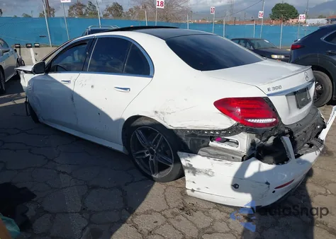 2018 Mercedes-Benz E 300 z USA, uszkodzony, nr VIN WDDZF4JB5JA345152